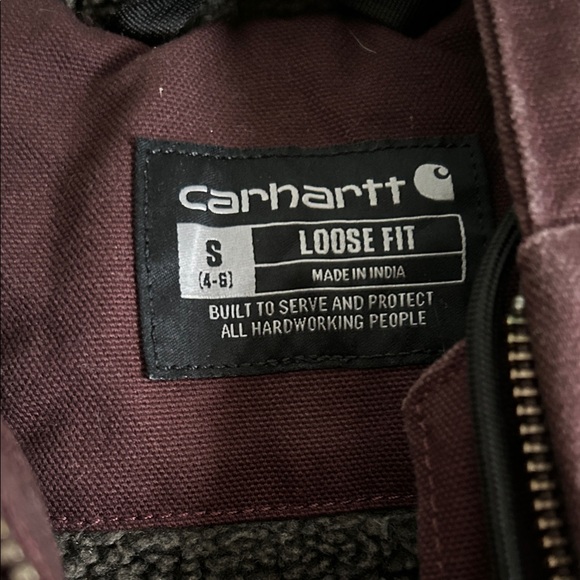 Carhartt women's sherpa-lined washed duck jacket in blackberry Size S (4-6) - Picture 2 of 11